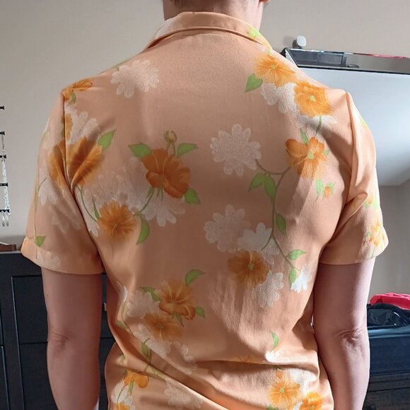 Vintage 70s Peach Floral Blouse Short Sleeve Button-Up - Picture 3 of 4